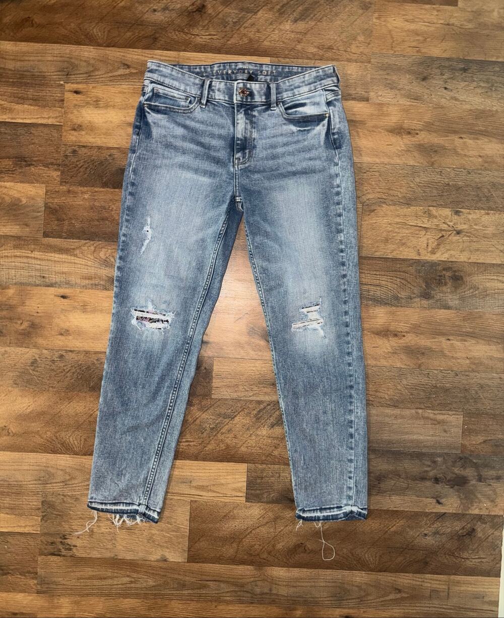 White House black market women’s girlfriend mid rise everyday denim jeans